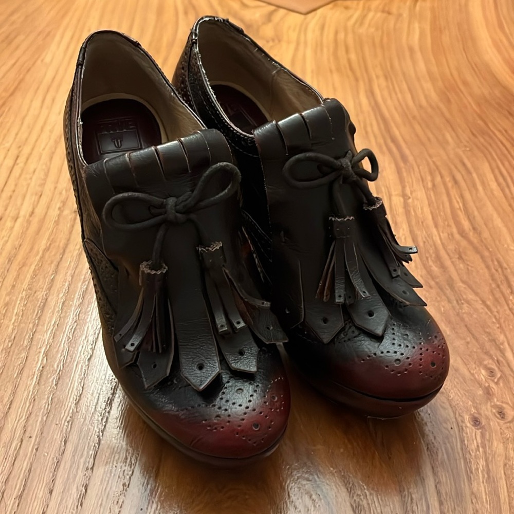 FRYE AND CO. Women's Oxford Heels sz 7